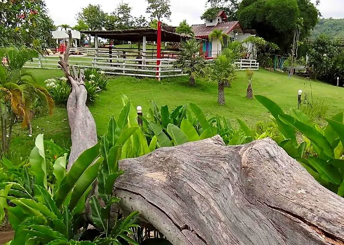 The Banyan Leaf 3* สวนผึ้ง