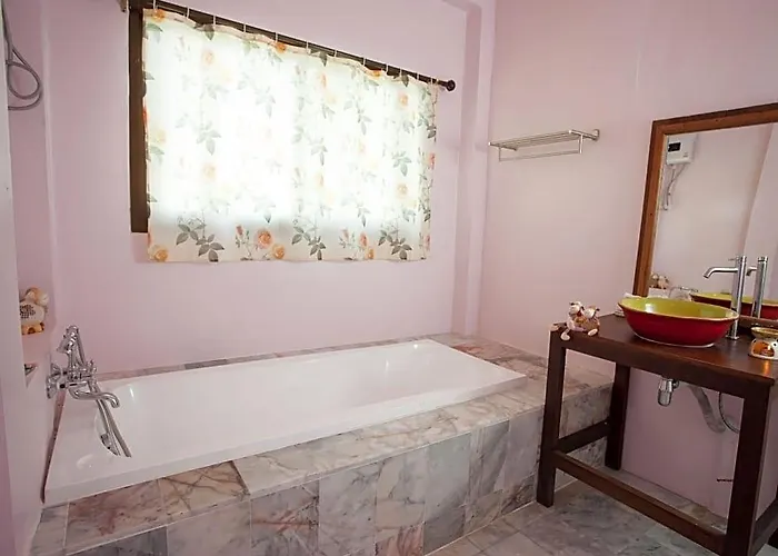 The Banyan Leaf Resort Suan Phueng