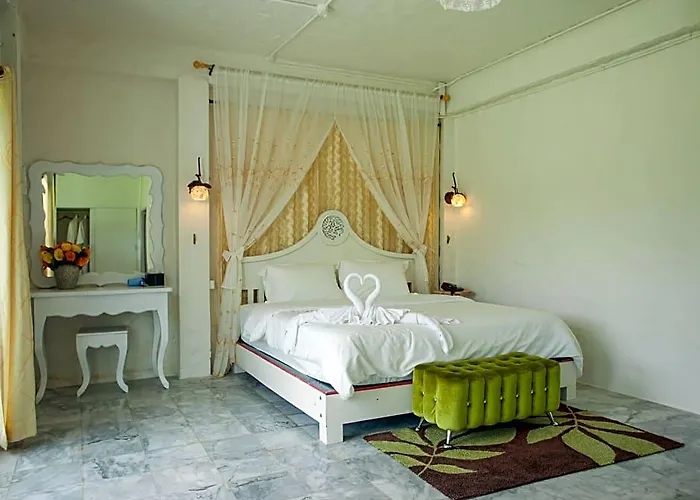 The Banyan Leaf 3*