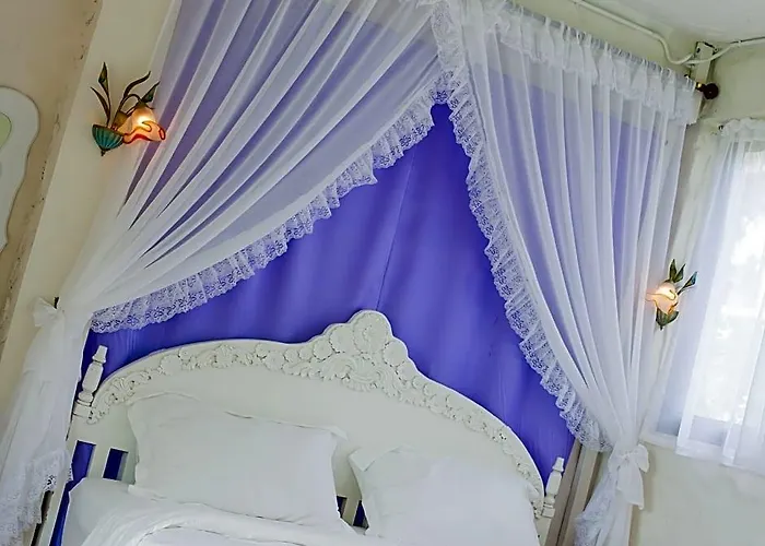 The Banyan Leaf 3*