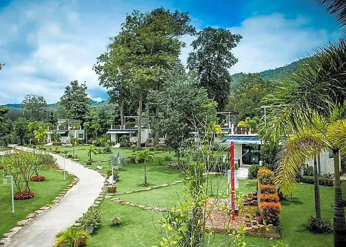 The Banyan Leaf 3*